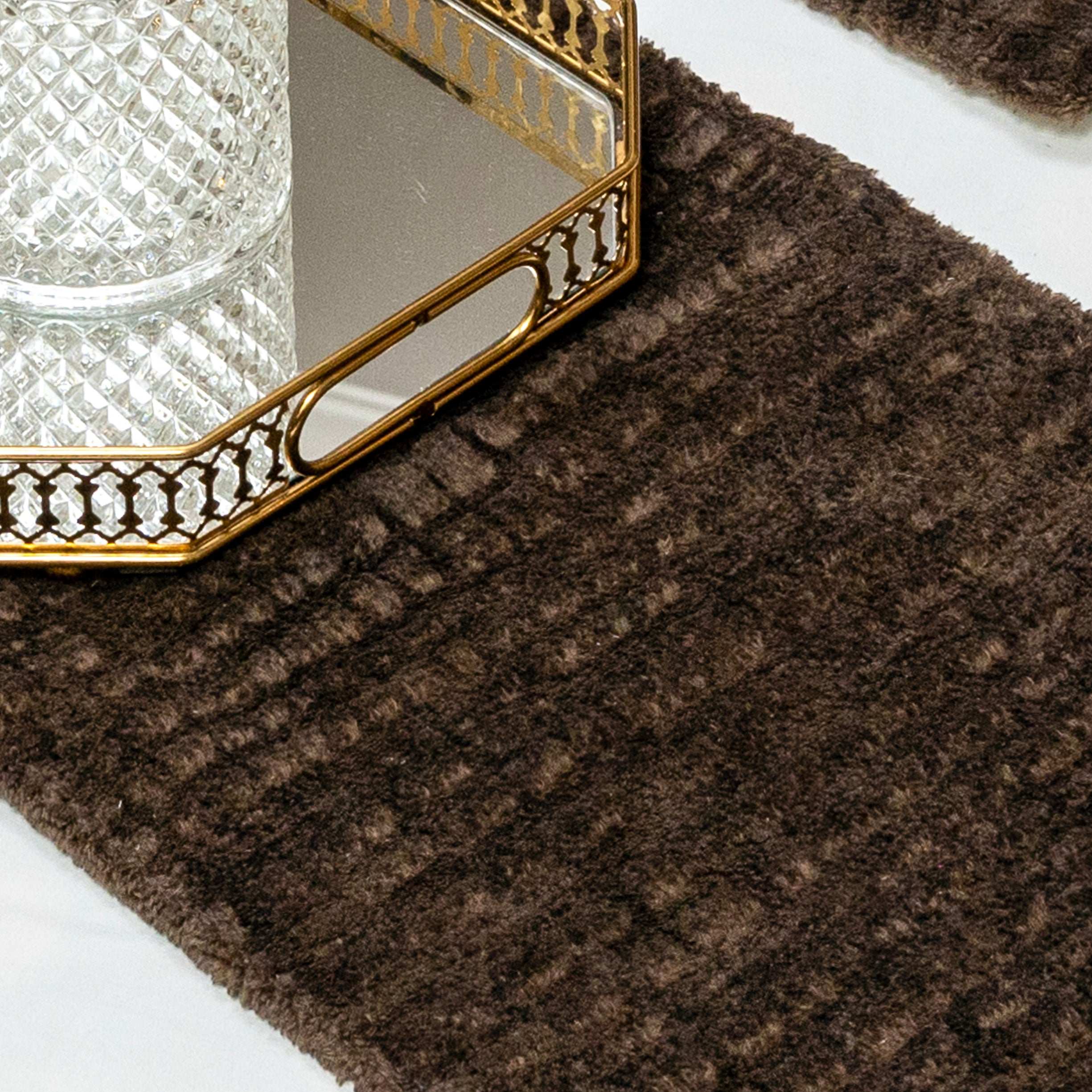 Alezam Velvet Table Runner with Mats for Elegant Dining